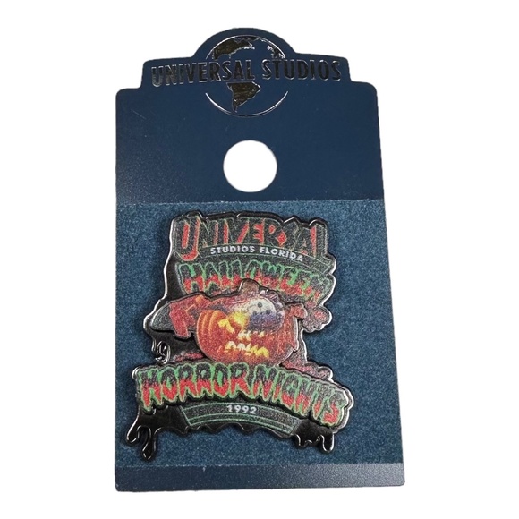 2020 Universal Studios Halloween Horror Nights 1992 Pumpkin Pin - Picture 1 of 1